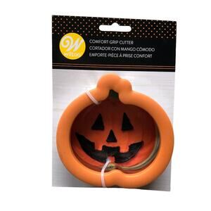 Wilton Comfort-Grip Orange Pumpkin Thanksgiving Halloween Metal Cookie Cutter